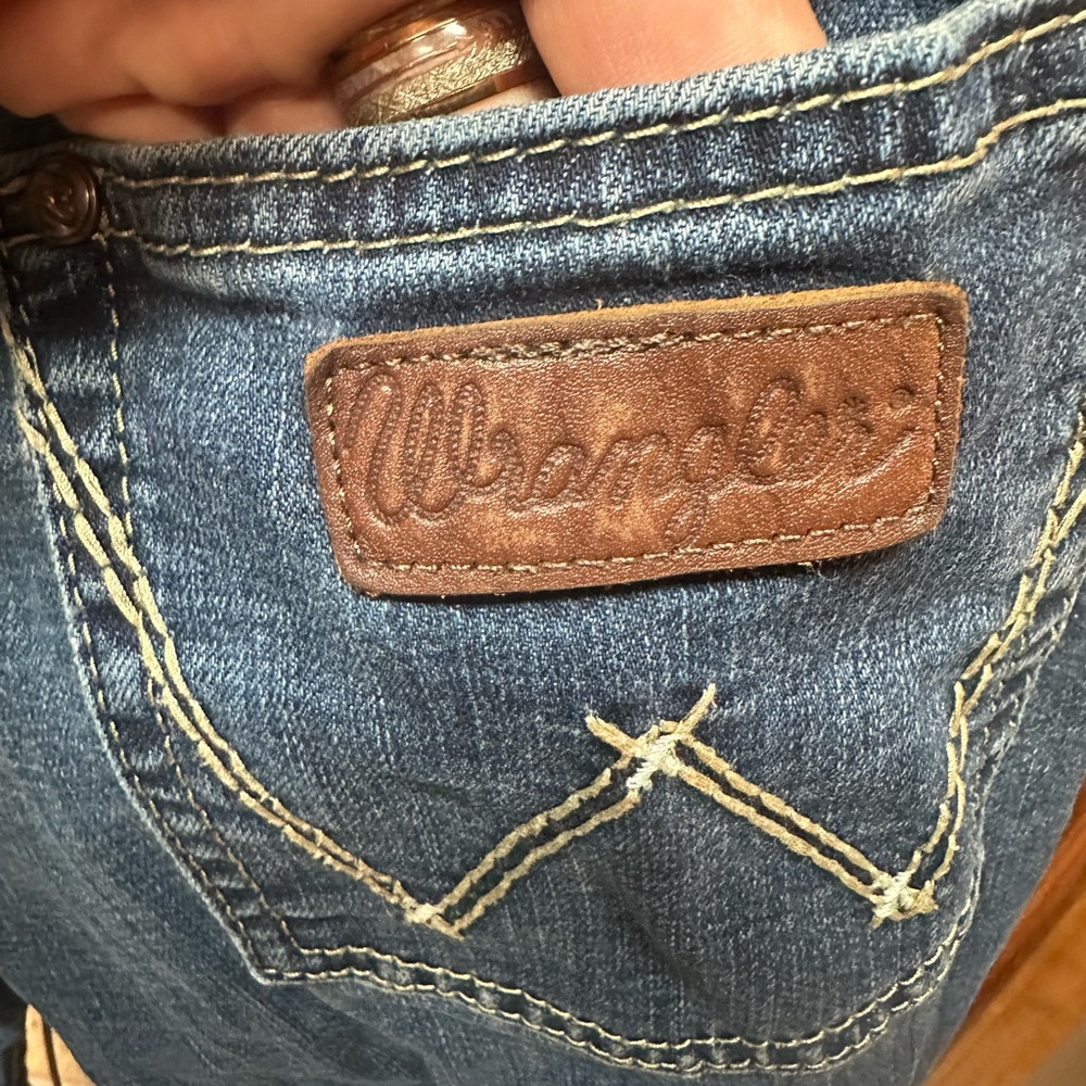 Wrangler Straight Leg Jeans in Classic Blue - Picture 2 of 9